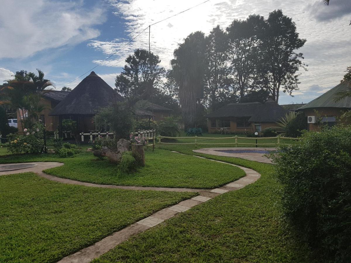 Reed Mat Lodge Lusaka Exterior foto