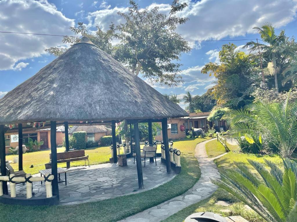 Reed Mat Lodge Lusaka Exterior foto